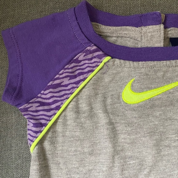 Nike baby 3-6M Tshirt - Picture 3 of 5